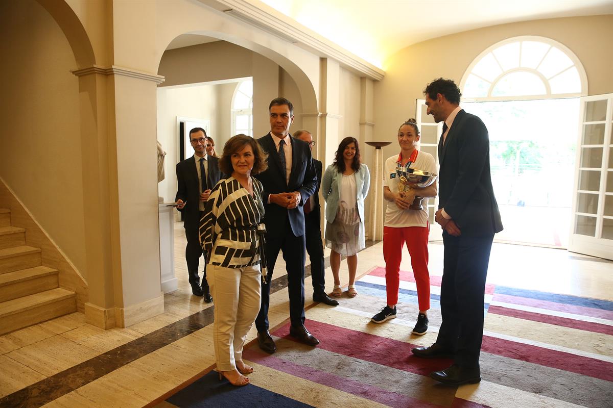 8/07/2019. Pedro Sánchez recibe a la selección española femenina de baloncesto, campeona de Europa. El presidente del Gobierno en funciones,...