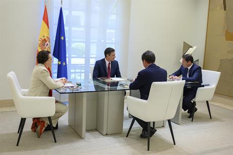 8/08/2019. Pedro Sánchez se reúne con representantes de los agentes sociales. El presidente del Gobierno en funciones, Pedro Sánchez, junto ...