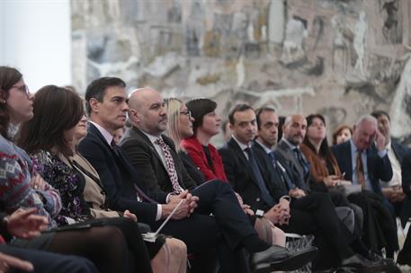 10/04/2019. Sánchez preside el acto "Las personas con discapacidad en la Agenda 2030". El presidente del Gobierno, Pedro Sánchez, junto a la...