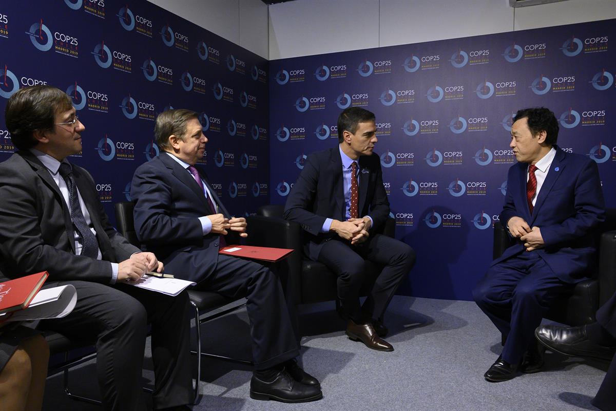 10/12/2019. Sánchez se reúne con el director general de la FAO, QU Dongyu. El presidente del Gobierno en funciones, Pedro Sánchez, y el mini...