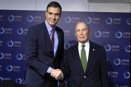 10/12/2019. Pedro Sánchez se reúne con el presidente de Bloomberg Global Business Forum, Michael Bloomberg. El presidente del Gobierno en fu...