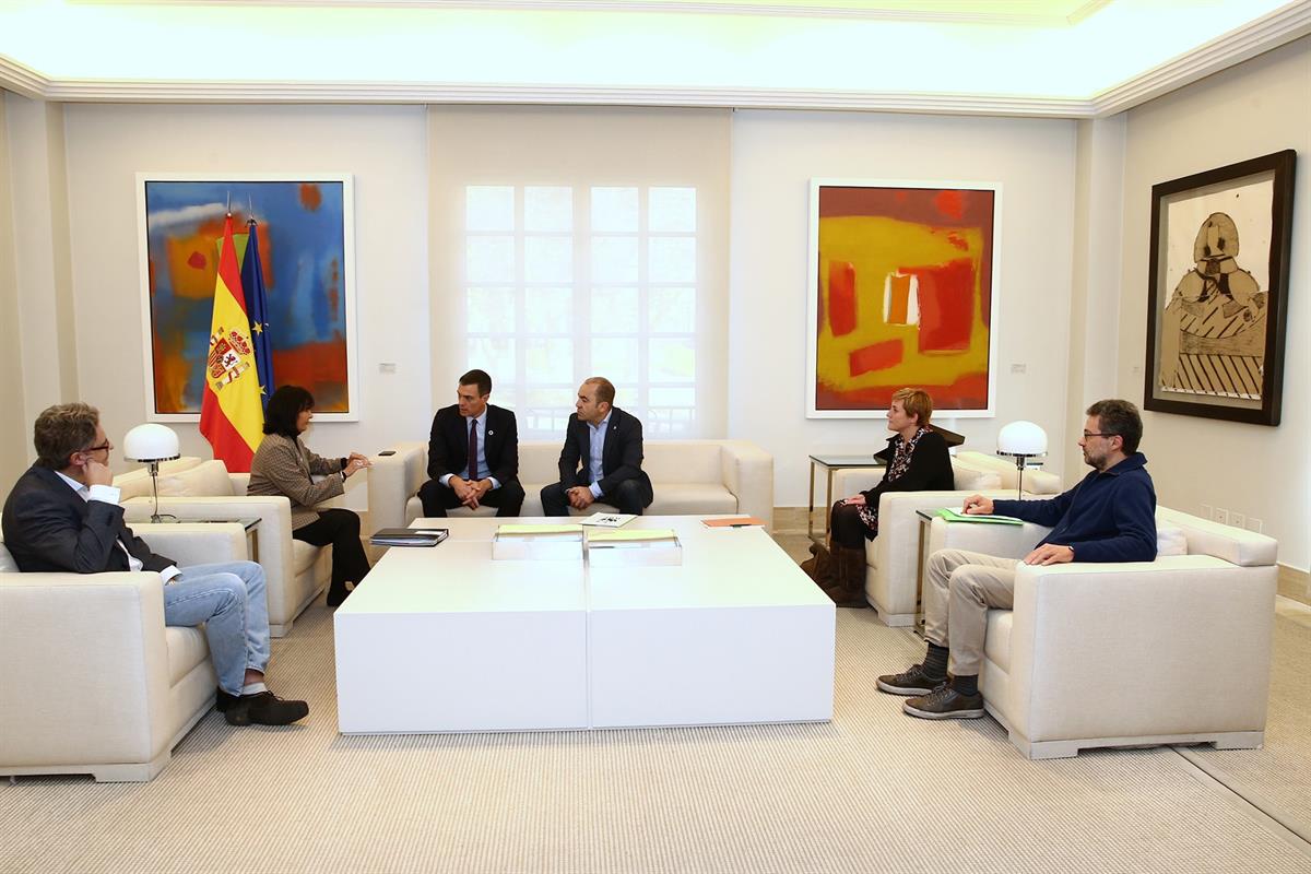 12/03/2019. Pedro Sánchez recibe a representates del movimiento ecologista en el Palacio de La Moncloa. El presidente del Gobierno, Pedro Sá...