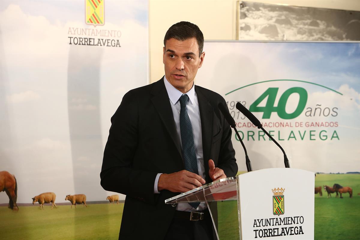 12/03/2019. Pedro Sánchez visita Cantabria. El presidente del Gobierno, Pedro Sánchez, durante su intervención tras visitar el Mercado Nacio...