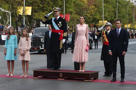 12/10/2019. 12 de Octubre. El presidente del Gobierno en funciones, Pedro Sánchez, al inicio del desfile militar conmemorativo del 12 de Oct...
