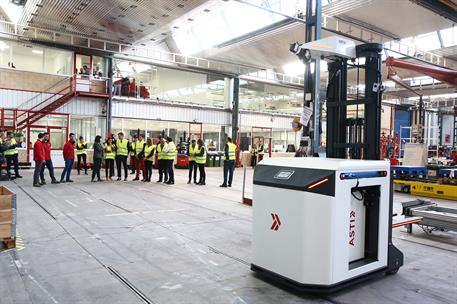 13/03/2019. Pedro Sánchez visita la empresa ASTI. El presidente del Gobierno, Pedro Sánchez, durante su visita a la empresa Automatismos y S...