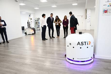 13/03/2019. Pedro Sánchez visita la empresa ASTI. El presidente del Gobierno, Pedro Sánchez, durante su visita a la empresa Automatismos y S...