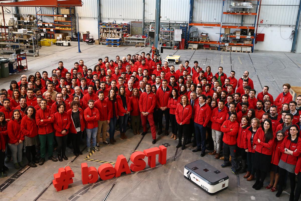 13/03/2019. Pedro Sánchez visita la empresa ASTI. El presidente del Gobierno, Pedro Sánchez, durante su visita a la empresa Automatismos y S...