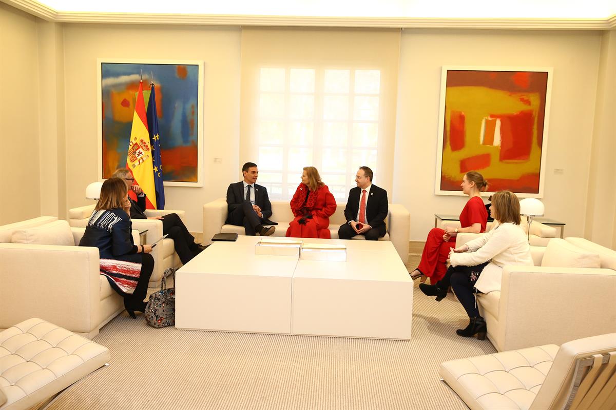 14/03/2019. Pedro Sánchez preside el encuentro 'La Cultura y la Agenda 2030'. El presidente del Gobierno, Pedro Sánchez, conversa con el min...