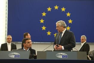 El presidente del Gobierno, Pedro Sánchez, y el presidente del Parlamento Europeo, Antonio Tajani