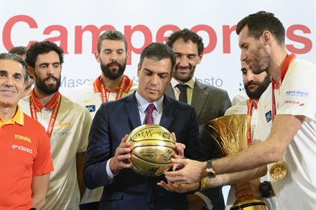 16/09/2019. Sánchez recibe a la selección masculina de baloncesto. El capitán de la selección masculina de baloncesto, Rudy Fernández, hace ...