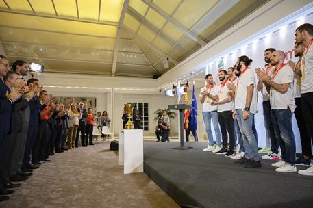 16/09/2019. Sánchez recibe a la selección masculina de baloncesto. Aplausos de reconocimiento y homenaje a la selección española masculina d...