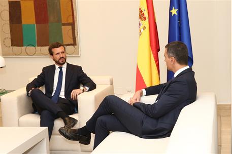 16/10/2019. Pedro Sánchez se reúne con Pablo Casado. El presidente del Gobierno en funciones, Pedro Sánchez, se reúne con el presidente del ...