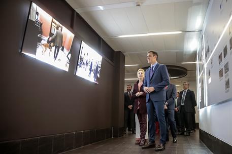 18/02/2019. Sánchez visita el nuevo Centro de Mando y Seguridad de La Moncloa. El presidente del Gobierno, Pedro Sánchez, durante su visita ...