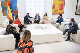 El presidente del Gobierno, Pedro Sánchez, durante la reunión con los representantes del campo de la ciencia y la investigación