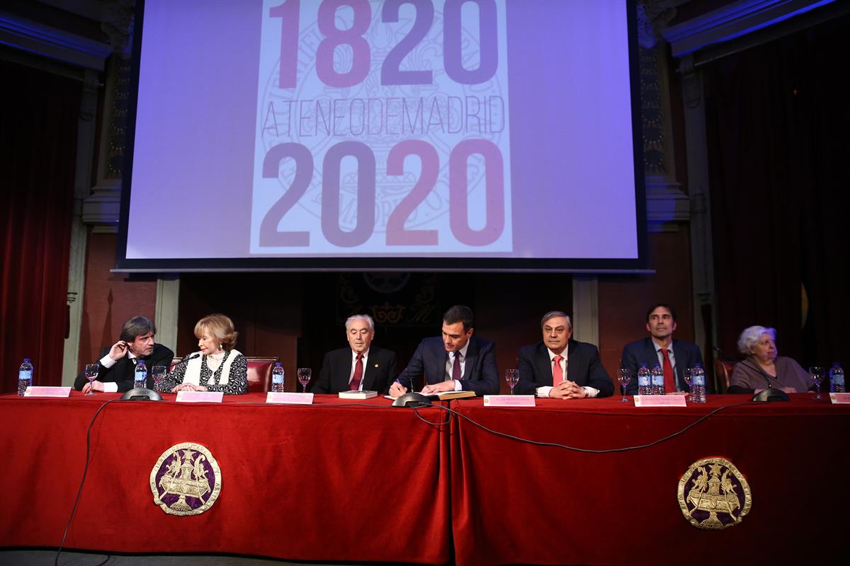 20/02/2019. Pedro Sánchez participa en el homenaje a Francisco Tomás y Valiente en el Ateneo. El presidente del Gobierno, Pedro Sánchez, dur...