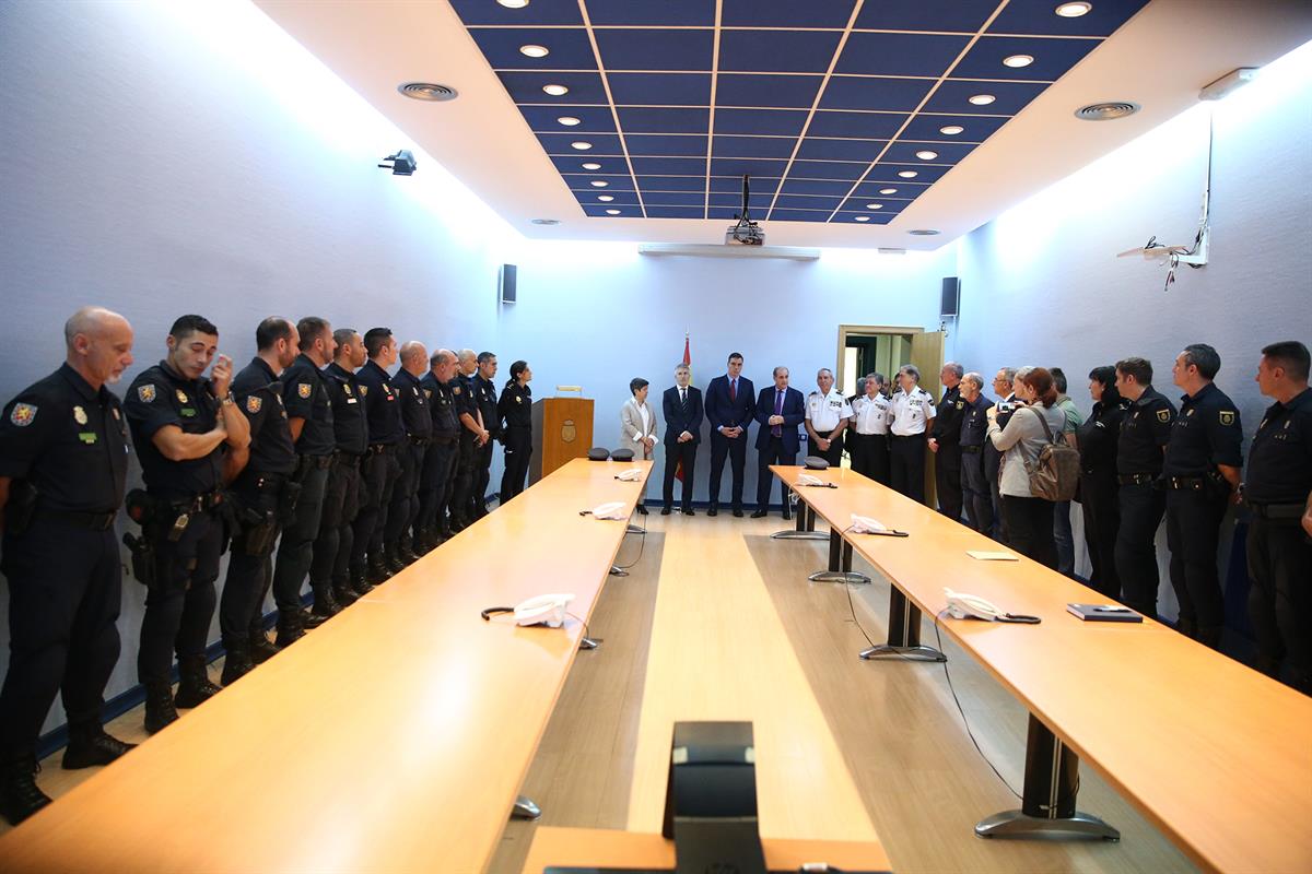 21/10/2019. Pedro Sánchez visita Barcelona. El presidente del Gobierno en funciones, Pedro Sánchez, acompañado del ministro del Interior en ...