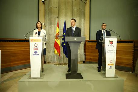 22/01/2019. Sánchez asiste a la recepción "Turismo y Excelencia". El presidente del Gobierno, Pedro Sánchez, junto a la ministra de Industri...