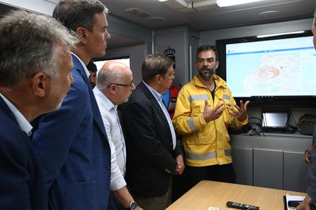 22/08/2019. Pedro Sánchez visita las zonas afectadas por el incendio de Valleseco en la isla de Gran Canaria. El presidente del Gobierno en ...