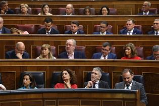 Miembros del Gobierno en funciones y diputados, durante la segunda jornada de la sesión de investidura.