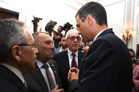 23/09/2019. Sánchez en la recepción con la colectividad española. El presidente del Gobierno en funciones, Pedro Sánchez, conversa con miemb...