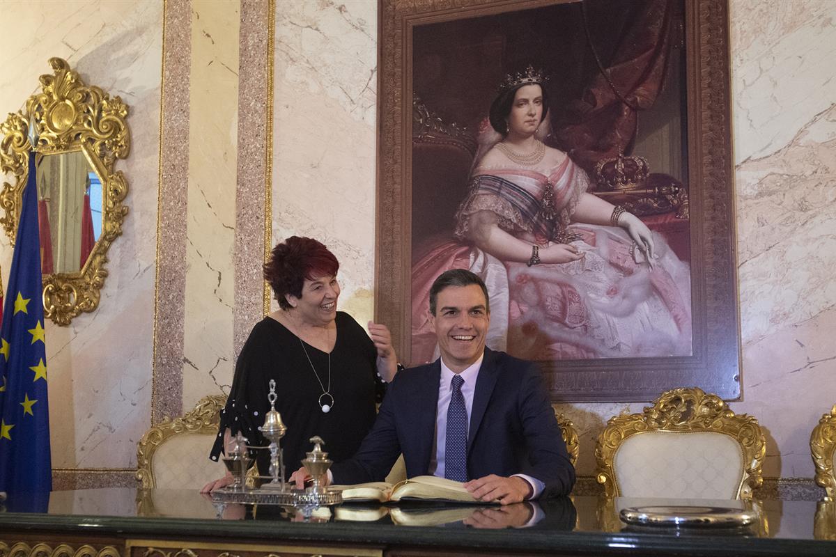 26/03/2019. Viaje del presidente del Gobierno a Segovia. El presidente del Gobierno, Pedro Sánchez, y la alcaldesa de Segovia, Clara Luquero...