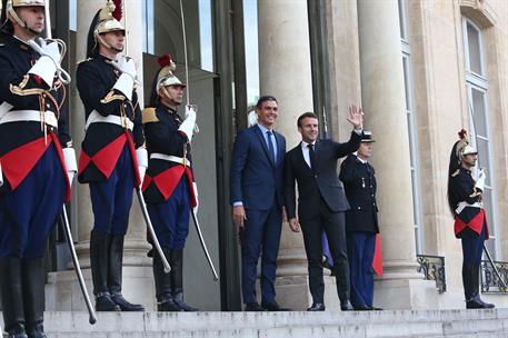 27/05/2019. Sánchez cena con el presidente de la República Francesa. El presidente del Gobierno en funciones, Pedro Sánchez, junto al presid...