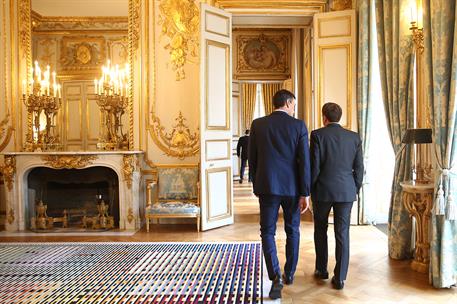 27/05/2019. Sánchez cena con el presidente de la República Francesa. El presidente del Gobierno en funciones, Pedro Sánchez, junto al presid...