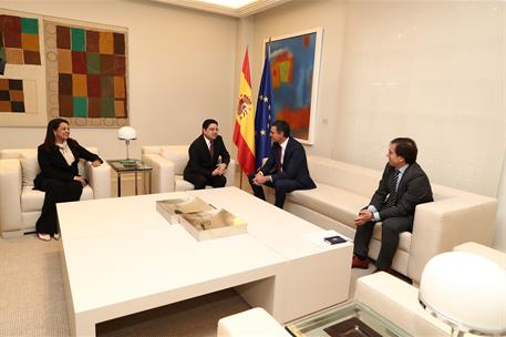 27/11/2019. Pedro Sánchez recibe al ministro de Asuntos Exteriores de Marruecos. El presidente del Gobierno en funciones, Pedro Sánchez, y e...