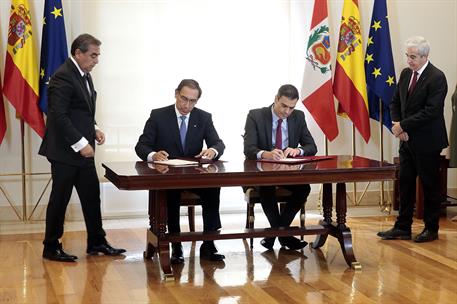 28/02/2019. Pedro Sánchez recibe al presidente de Perú, Martín Vizcarra. El presidente del Gobierno, Pedro Sánchez, y el presidente de Perú,...