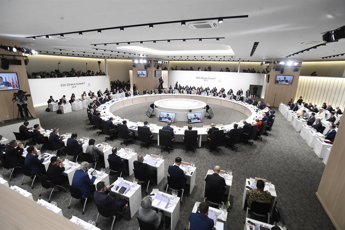 28/06/2019. Pedro Sánchez asiste a la Cumbre del G-20. Los líderes del G-20, durante la primera sesión plenaria de la Cumbre, 'Economía glob...