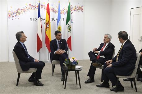 28/06/2019. Pedro Sánchez asiste a la Cumbre del G-20. El presidente del Gobierno en funciones, Pedro Sánchez, y los presidentes de Argentin...