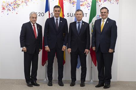 28/06/2019. Pedro Sánchez asiste a la Cumbre del G-20. El presidente del Gobierno en funciones, Pedro Sánchez, y los presidentes de Argentin...