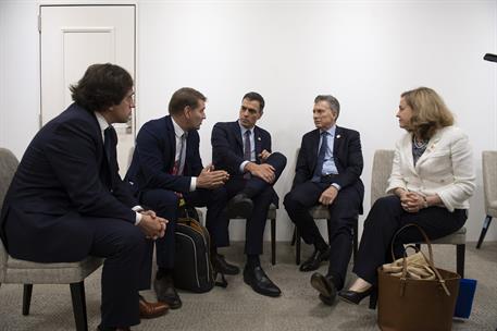28/06/2019. Pedro Sánchez asiste a la Cumbre del G-20. El presidente del Gobierno en funciones, Pedro Sánchez, junto al presidente de Argent...