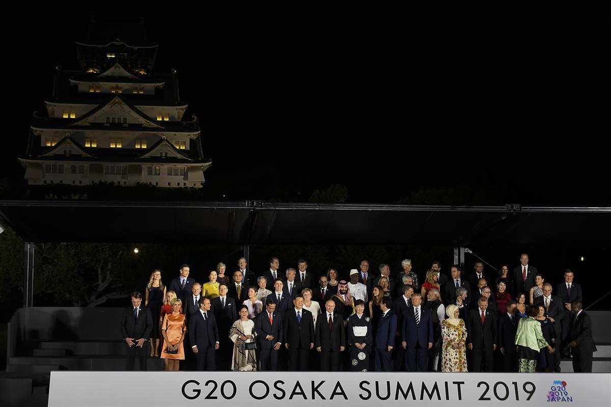28/06/2019. Cumbre G20. Cena primera jornada. Foto de familia de los asistentes a la cena oficial de la Cumbre del G-20.
