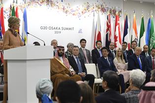 Pedro Sánchez asiste a la sesión de la Cumbre del G-20 sobre el empoderamiento de la mujer