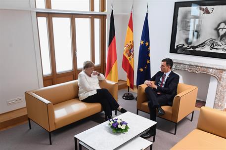 30/06/2019. Pedro Sánchez asiste al Consejo Europeo Extraordinario. El presidente del Gobierno en funciones, Pedro Sánchez, y la canciller d...