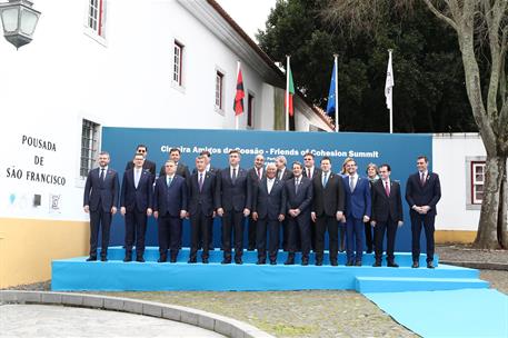 1/02/2020. El presidente del Gobierno participa en la Cumbre del Grupo de Países Amigos de la Cohesión. Pedro Sánchez en la foto de familia ...