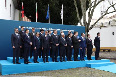 1/02/2020. El presidente del Gobierno participa en la Cumbre del Grupo de Países Amigos de la Cohesión. Pedro Sánchez en la foto de familia ...