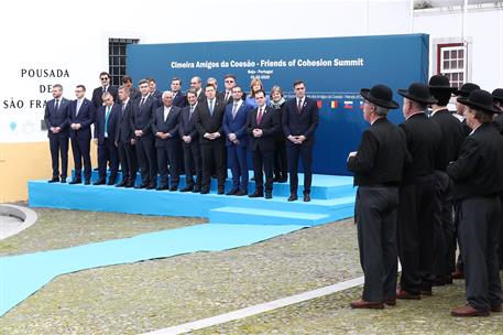 1/02/2020. El presidente del Gobierno participa en la Cumbre del Grupo de Países Amigos de la Cohesión. Pedro Sánchez en la foto de familia ...