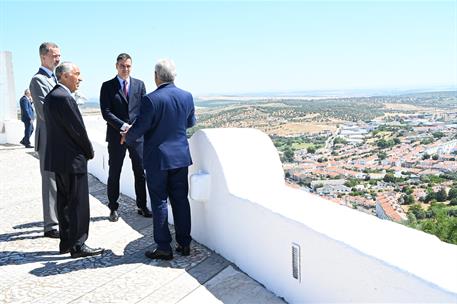 1/07/2020. Pedro Sánchez asiste a la reapertura de la frontera entre España y Portugal, en Badajoz y Elvas. El rey Felipe VI y el presidente...