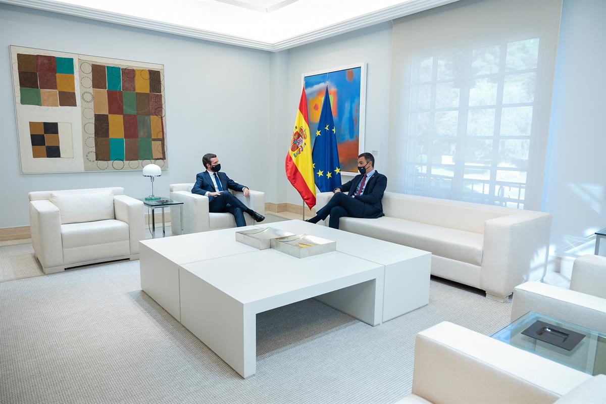 2/09/2020. El presidente del Gobierno recibe al presidente del Partido Popular. El presidente del Gobierno, Pedro Sánchez, y el presidente d...