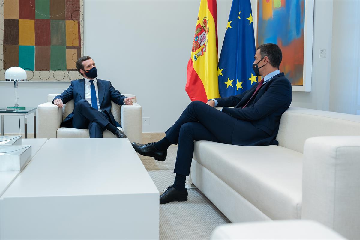 2/09/2020. El presidente del Gobierno recibe al presidente del Partido Popular. El presidente del Gobierno, Pedro Sánchez, y el presidente d...