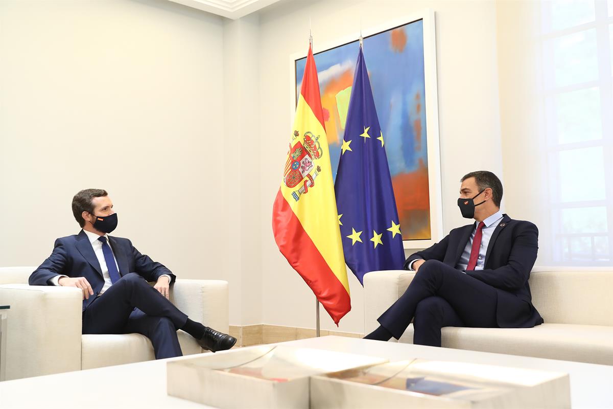 2/09/2020. El presidente del Gobierno recibe al presidente del Partido Popular. El presidente del Gobierno, Pedro Sánchez, y el presidente d...