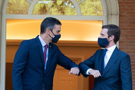 2/09/2020. El presidente del Gobierno recibe al presidente del Partido Popular. El presidente del Gobierno, Pedro Sánchez, y el presidente d...