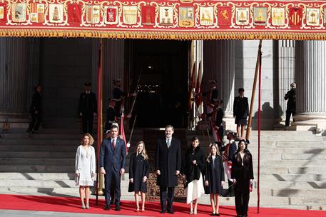 3/02/2020. Pedro Sánchez asiste a la apertura de la XIV Legislatura. El presidente del Gobierno, Pedro Sánchez, junto a los reyes, la prince...