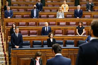 Minuto de silencio en el Pleno del Congreso por las víctimas del COVID-19