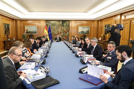 4/03/2020. El presidente del Gobierno asiste a la reunión del Consejo de Seguridad Nacional. El Rey Felipe VI preside la reunión del Consejo...