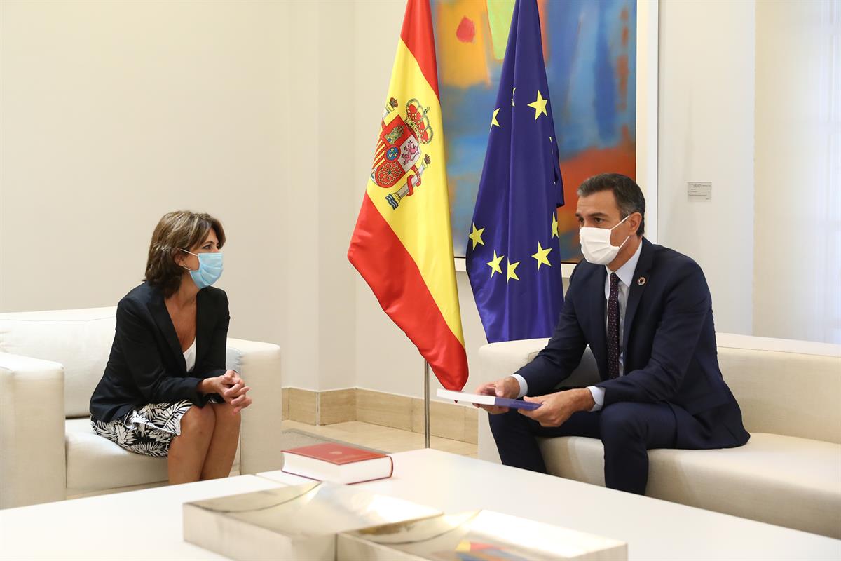 4/09/2020. Pedro Sánchez recibe a la fiscal general del Estado, Dolores Delgado. El presidente del Gobierno, Pedro Sánchez, ha recibido a la...