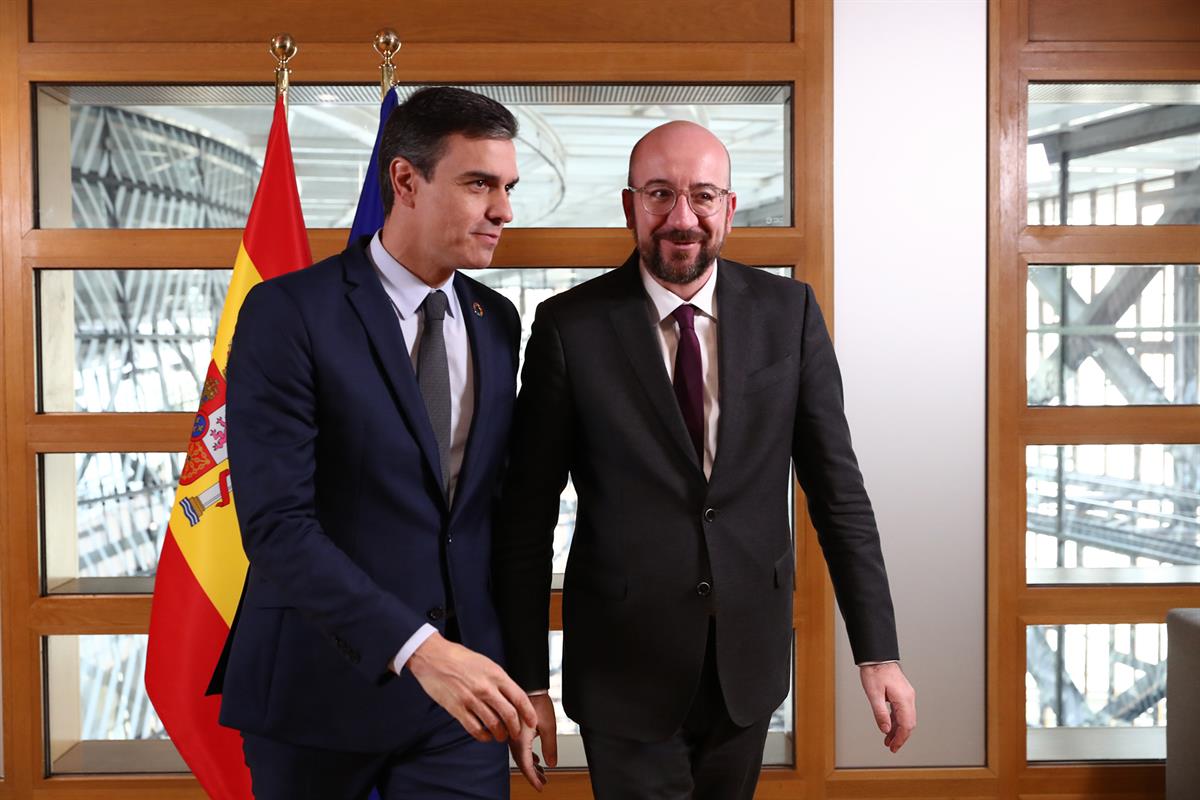 5/02/2020. Pedro Sánchez se reúne con el presidente del Consejo Europeo, Charles Michel. El presidente del Gobierno, Pedro Sánchez, y el pre...