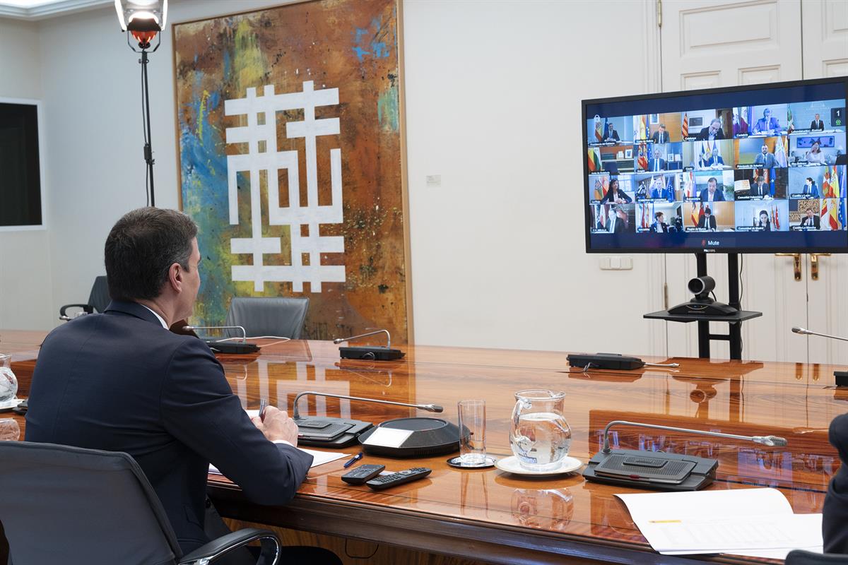 5/04/2020. Conferencia con los presidentes autonómicos. El presidente del Gobierno, Pedro Sánchez, acompañado de los ministros miembros del ...